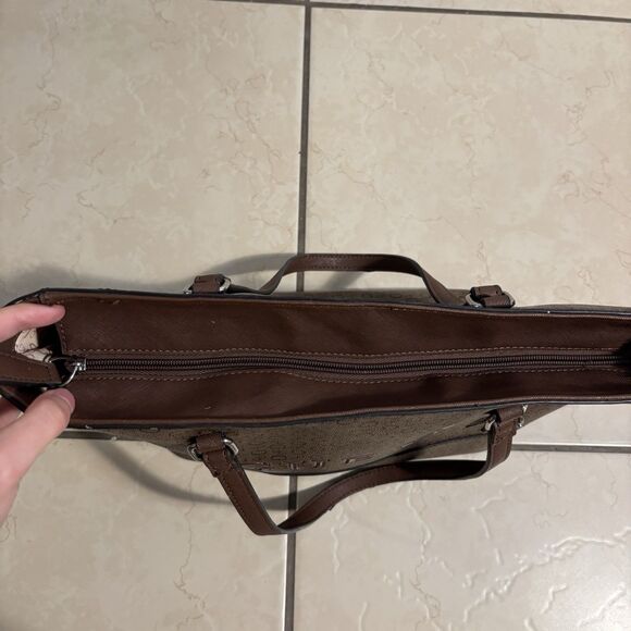 Guess Cocoa Brown Monogram Tote Bag With Double Handles & Zipper With Tote Charm - Picture 13 of 13